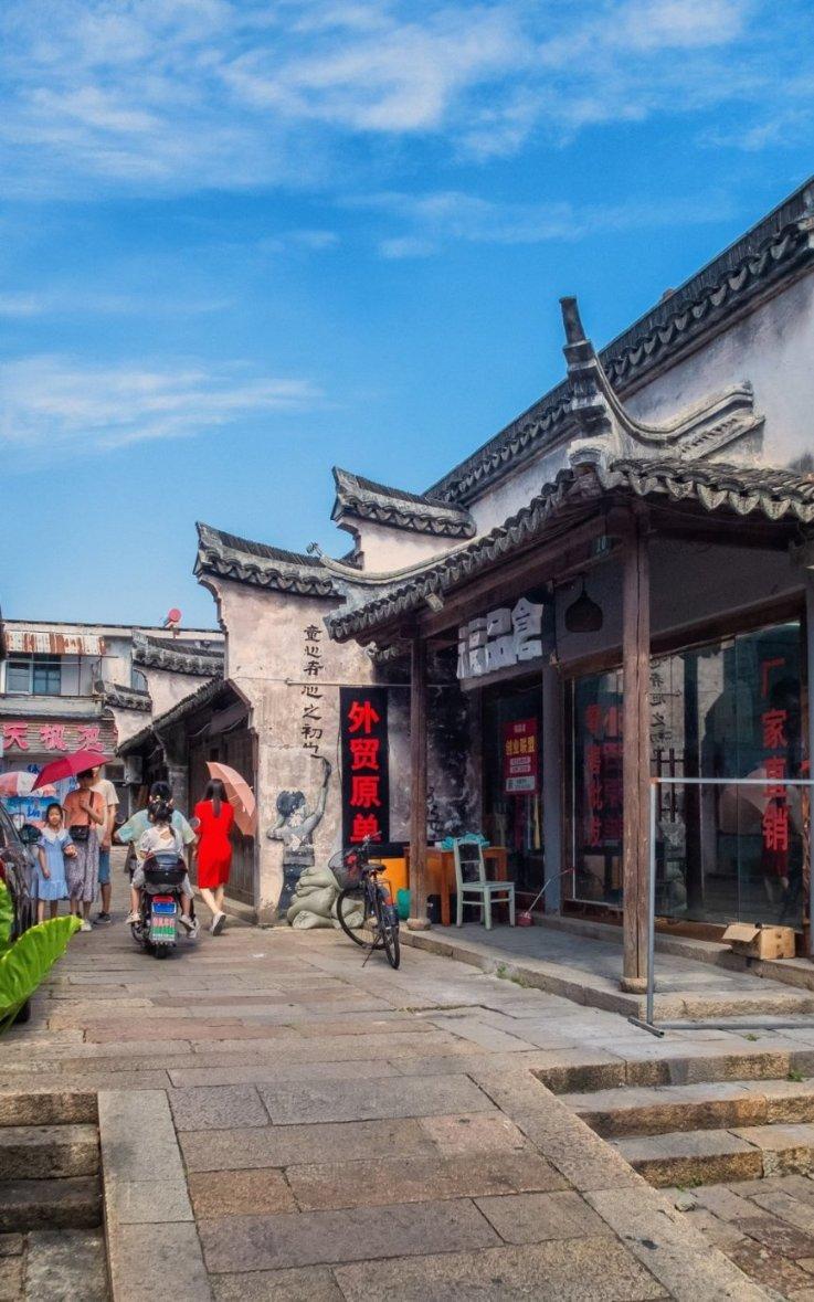 救援受困的长颈鹿